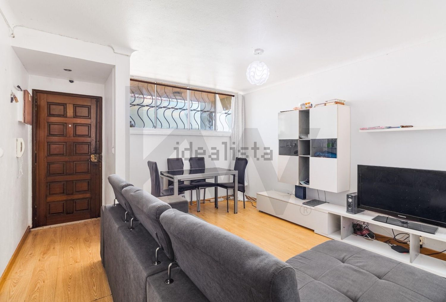 公寓 t2出售在Santo António dos Cavaleiros e Frielas - 客厅