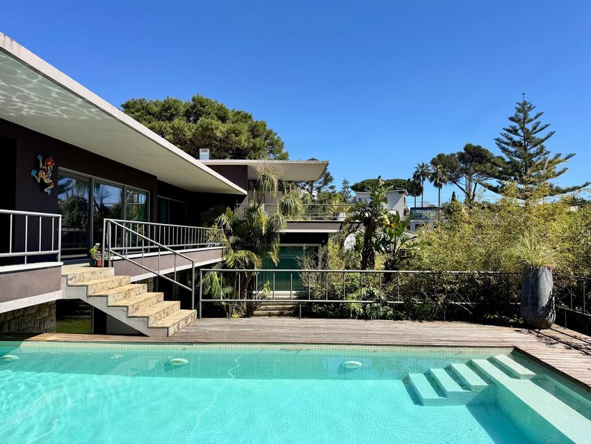 小楼房或独栋别墅出售在Avenida Marechal Carmona, 631