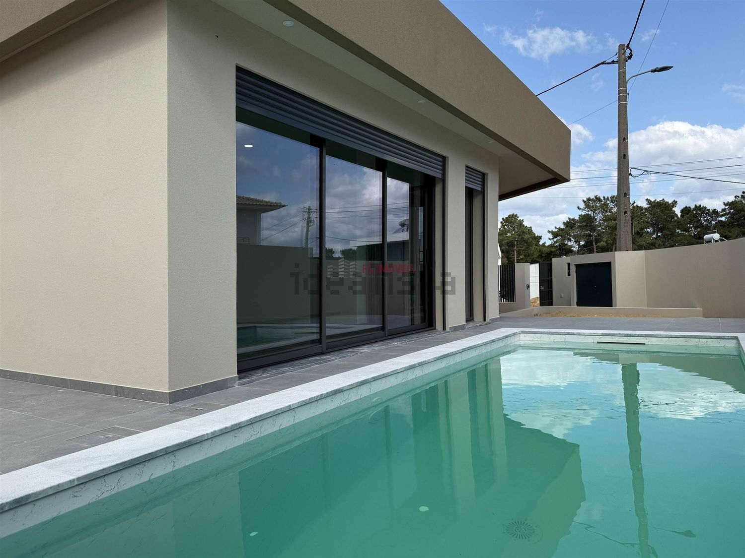 小楼房或独栋别墅出售在Rua das Olaias - 游泳池