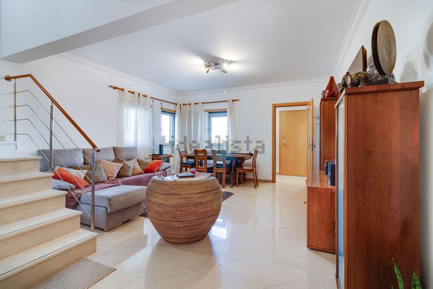 双拼别墅出售在Venda do Pinheiro e Santo Estêvão das Galés - 客厅