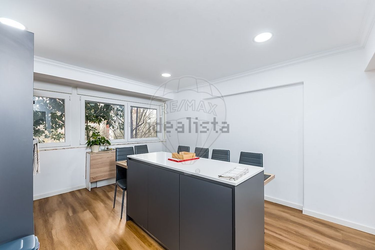 公寓 t4出售在Rua Capitão Tenente Oliveira e Carmo - 客厅