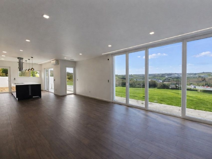 小楼房或独栋别墅出售在Rua dos Pedros