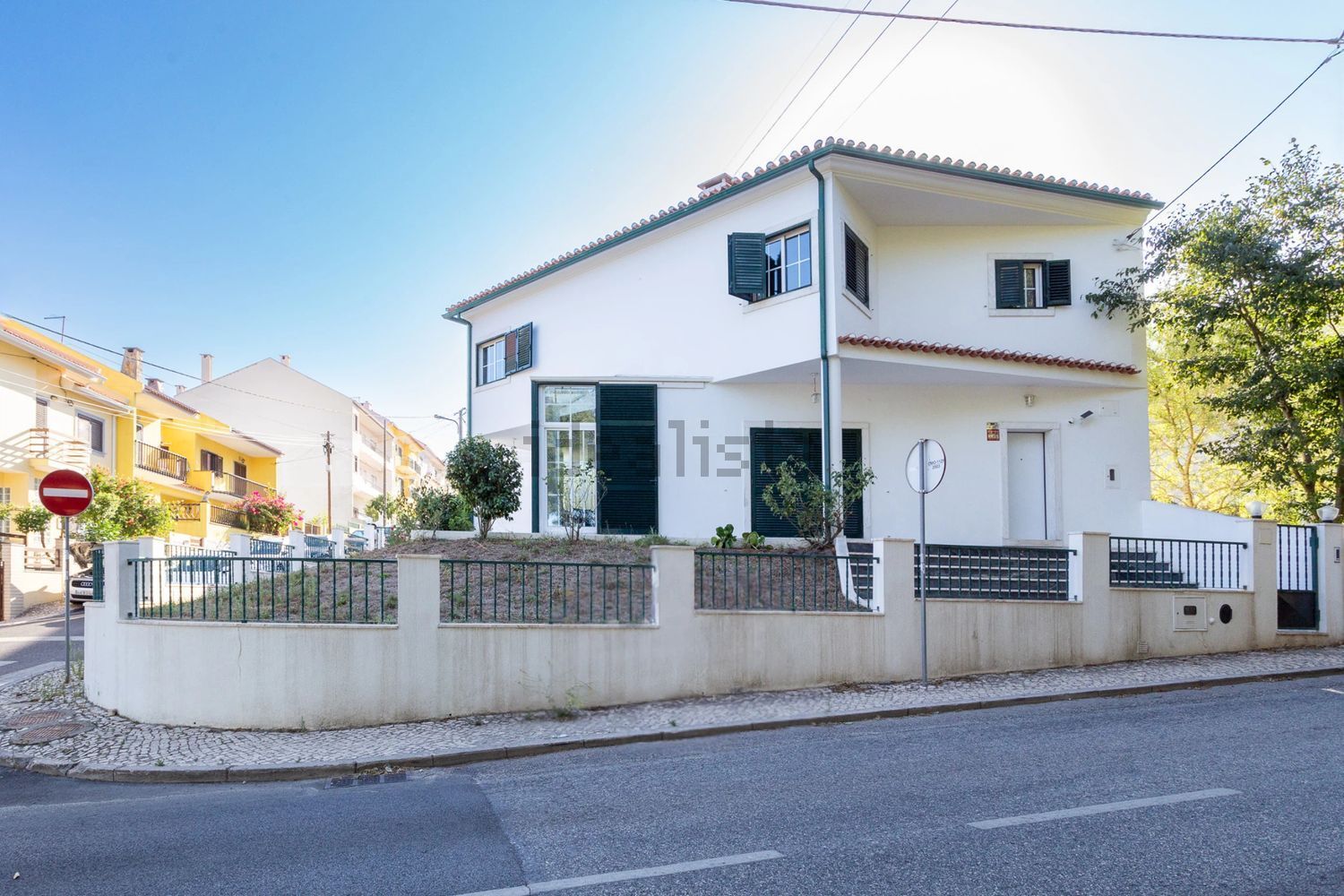 小楼房或独栋别墅出售在Rua do Alecrim - 外立面