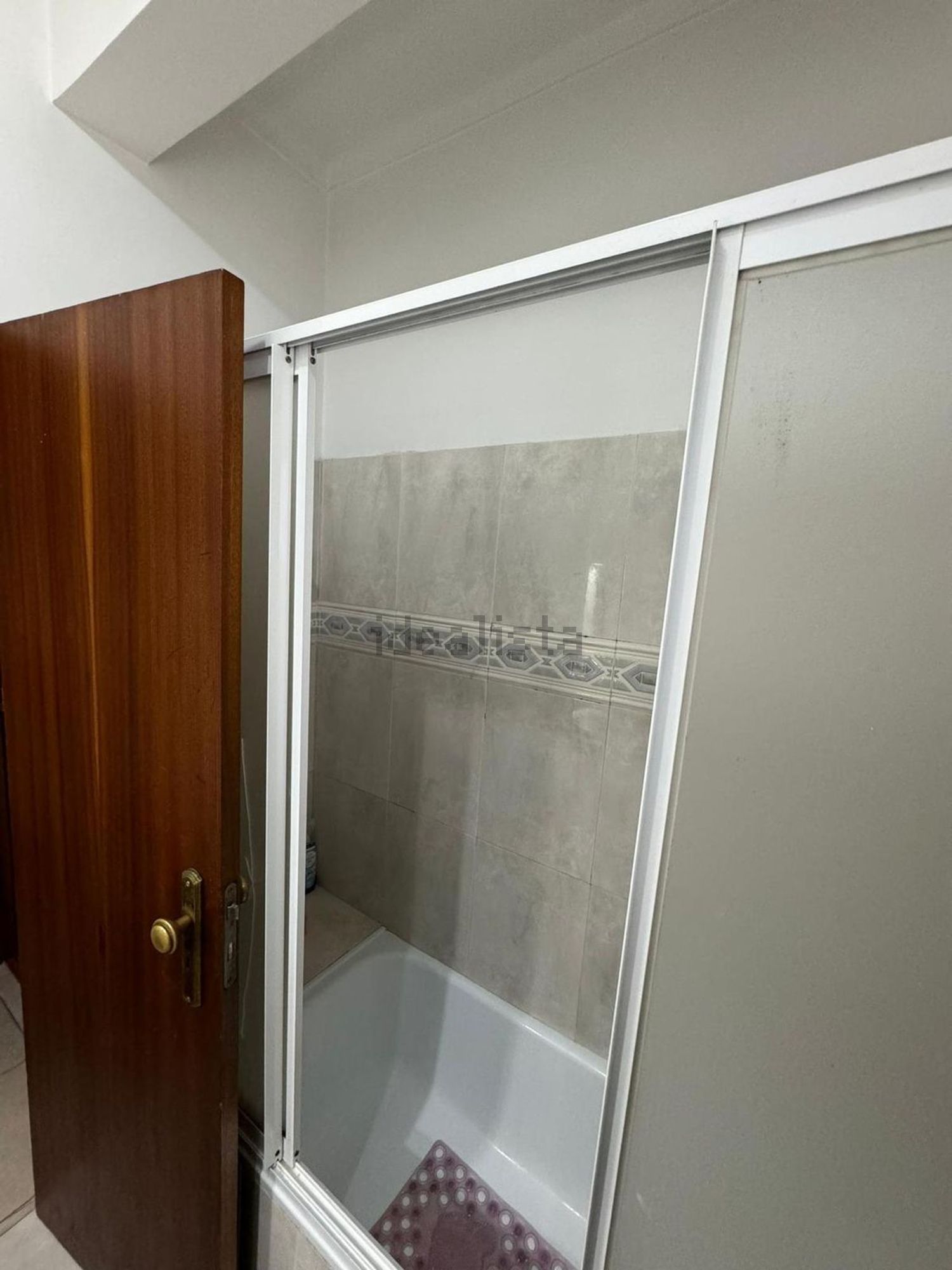 出租房间在Rua Actor António da Silva, 5 - 卫生间