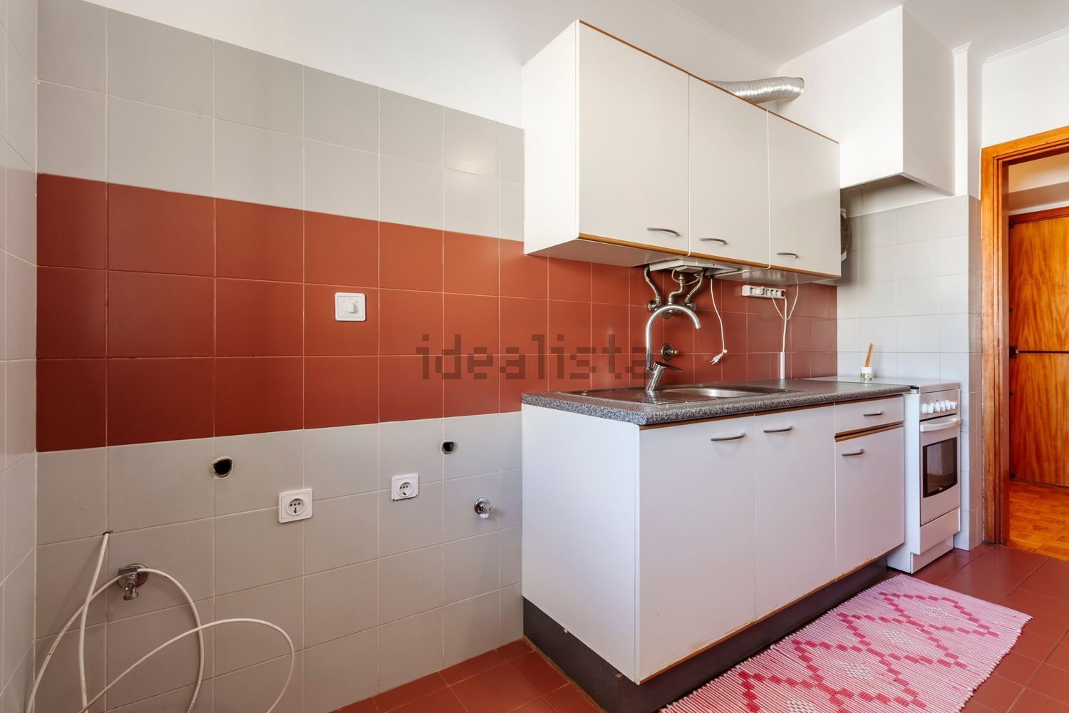 出租公寓 t2在Rua David Mourão Ferreira, 3 - 厨房