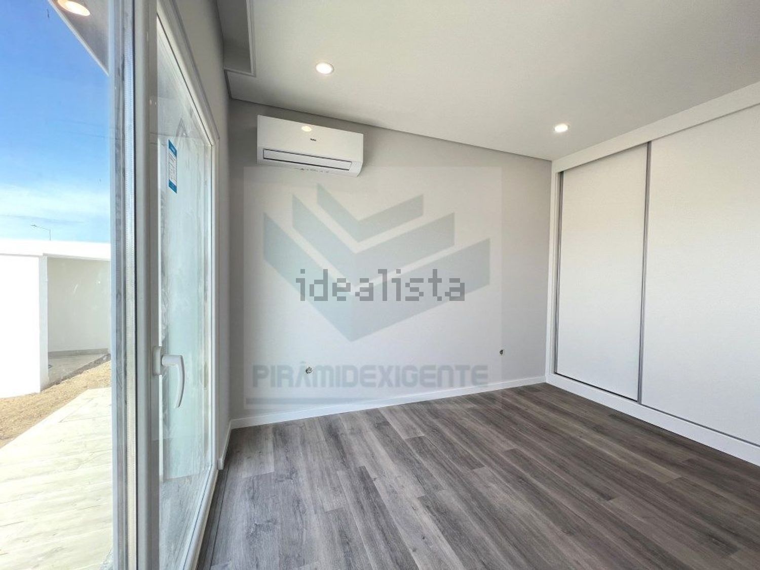 小楼房或独栋别墅出售在Moita - 卧室