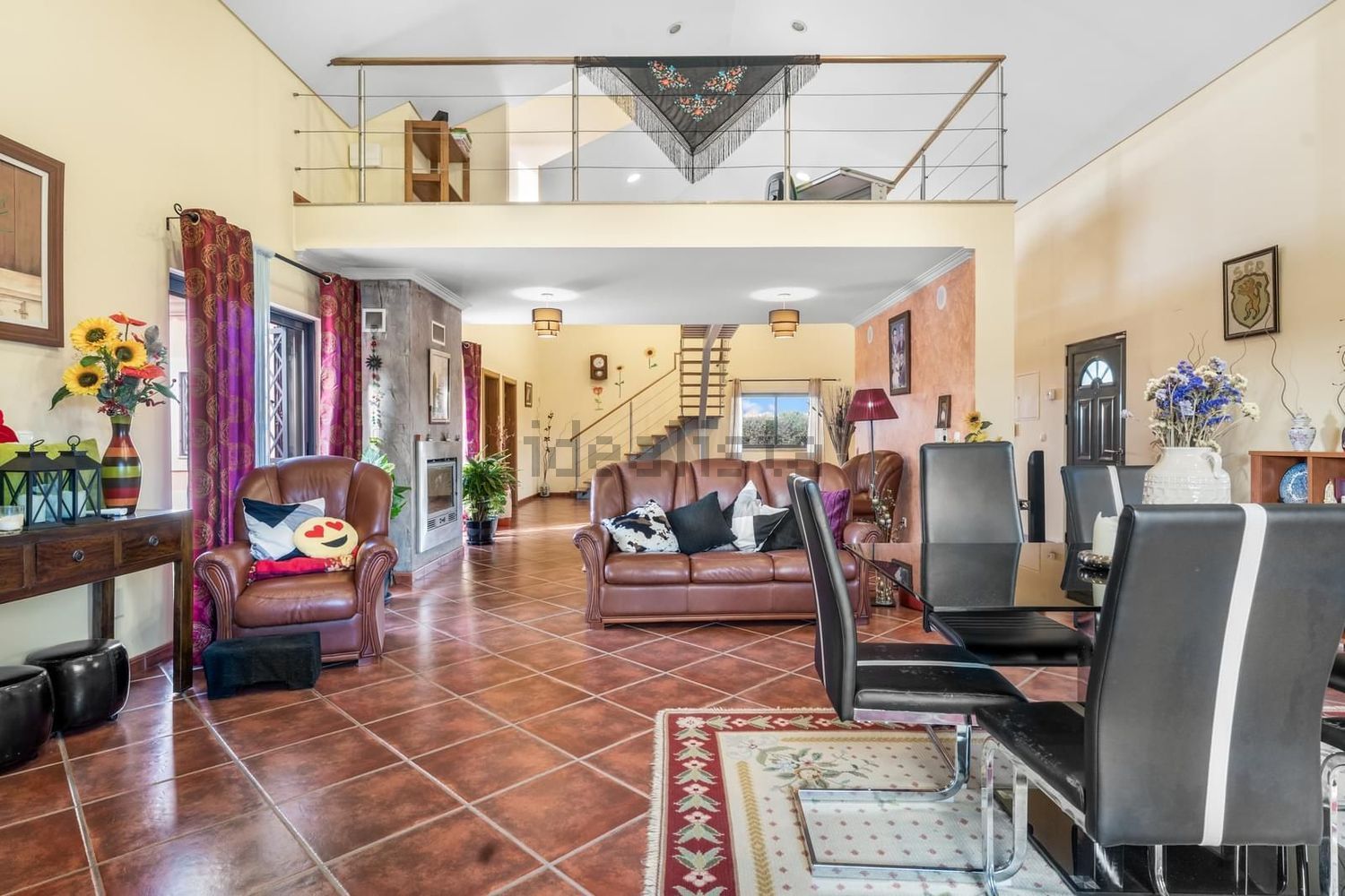 小楼房或独栋别墅出售N10 - 客厅