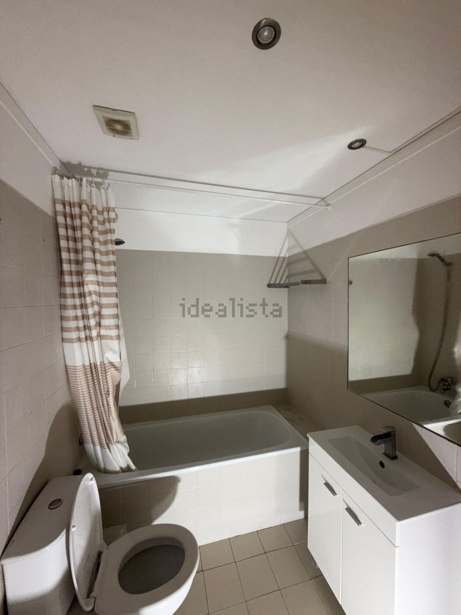 出租公寓 t1在Rua José Gamboa, 1 - 卫生间