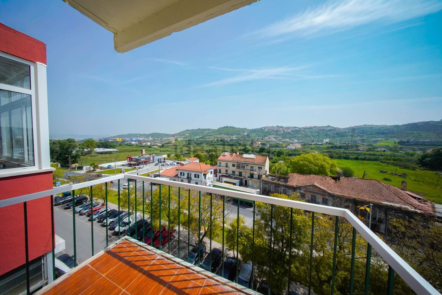 公寓 t3出售在Santo António dos Cavaleiros e Frielas - 游泳池