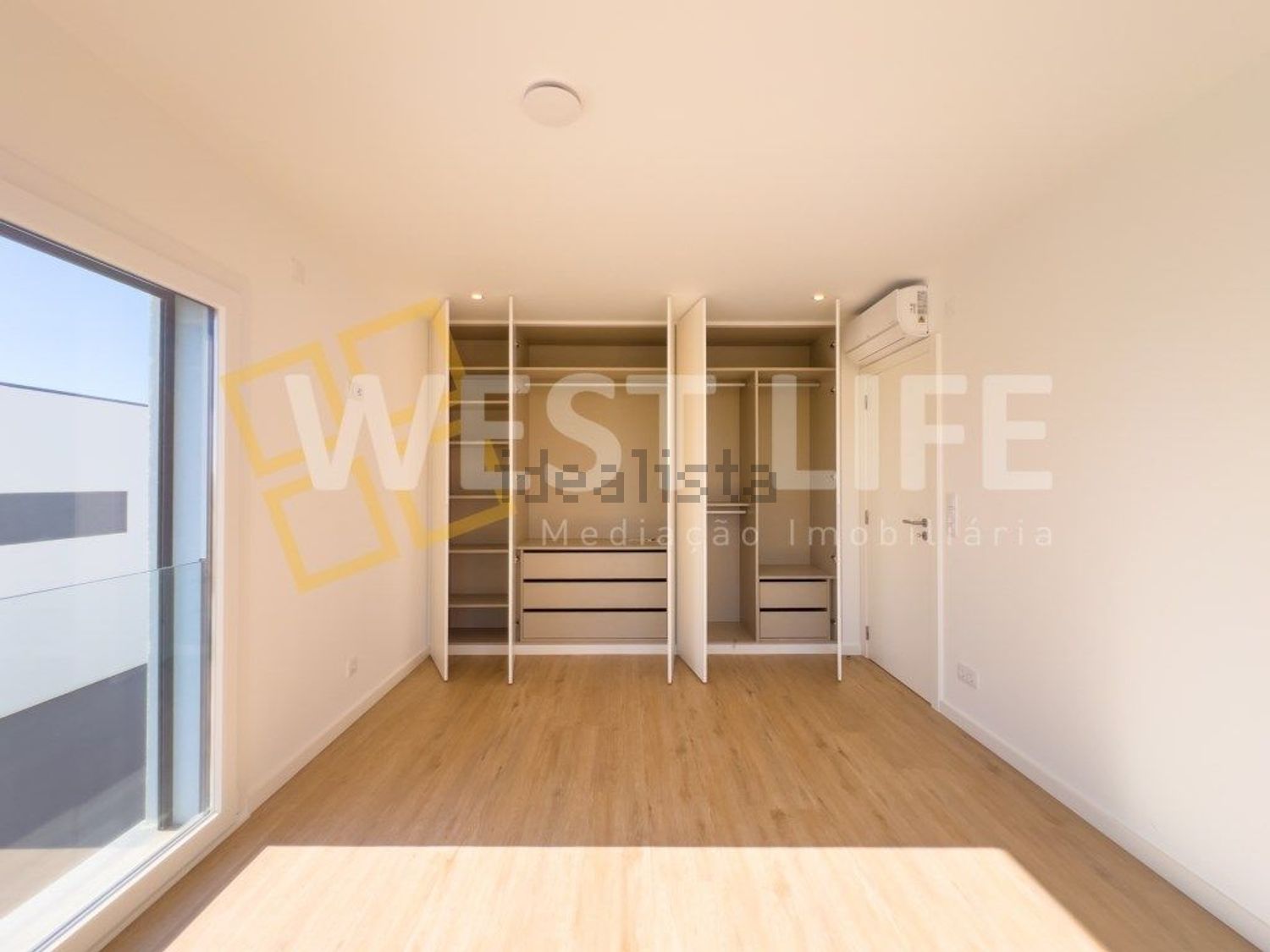 小楼房或独栋别墅出售在São Pedro da Cadeira - 照片