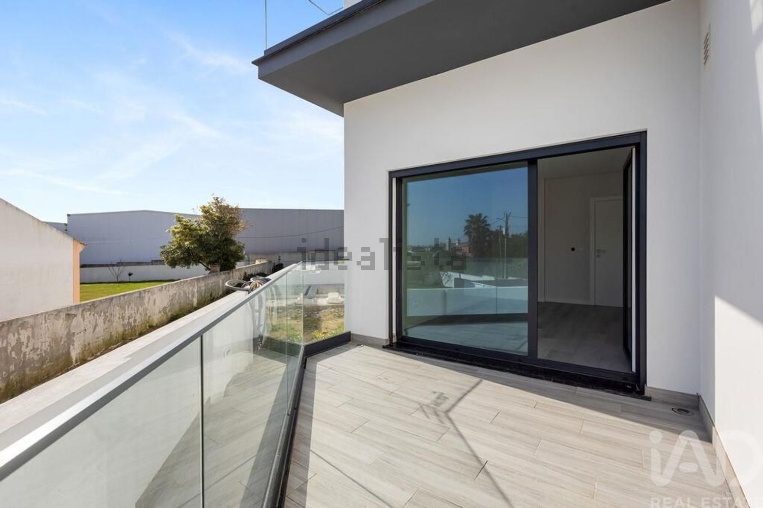 小楼房或独栋别墅出售在São Pedro da Cadeira - 阳台