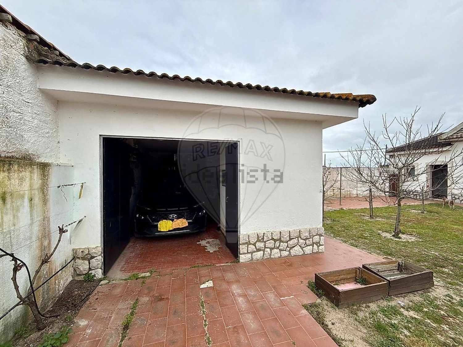 小楼房或独栋别墅出售在Rua 18 - 外立面