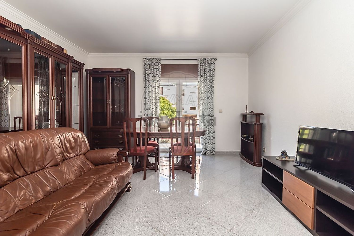 出租公寓 t2在Rua Hugo Casaes - 客厅