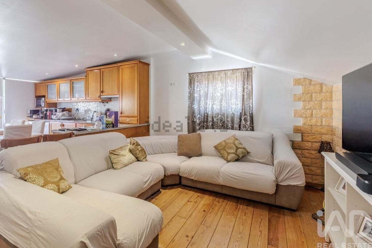 T0（单人公寓）出售在Almada - 客厅