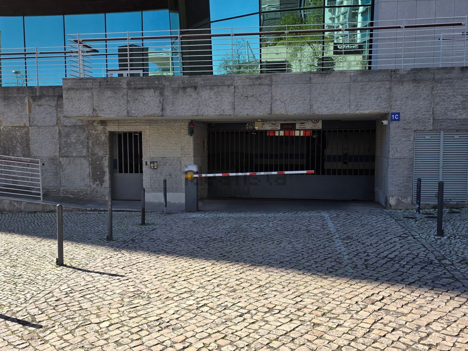 出租复式公寓在Avenida do Índico - 停车位