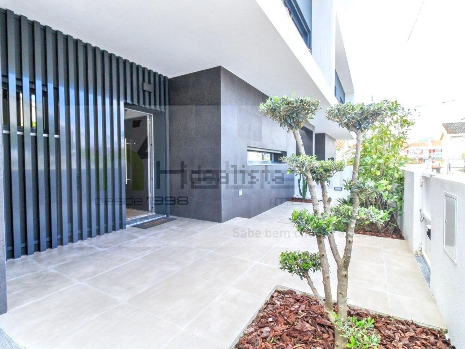 小楼房或独栋别墅出售在Rua Marechal Craveiro Lopes, 43 - 阳台