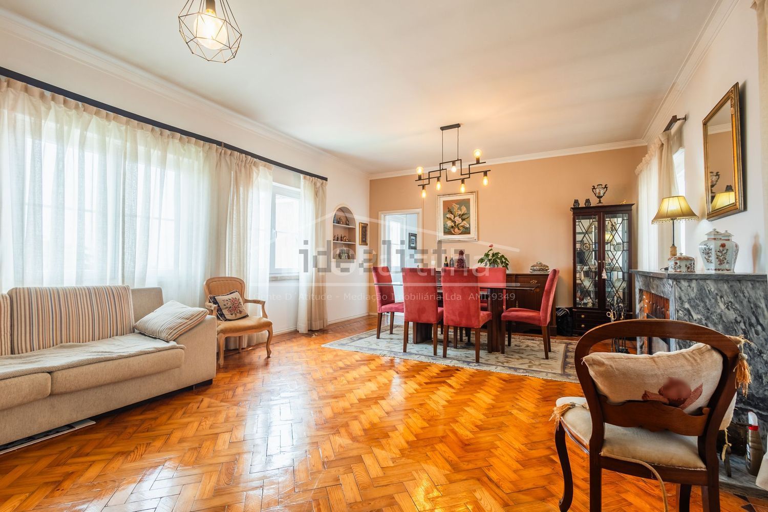 小楼房或独栋别墅出售在Rua Serpa Pinto - 客厅