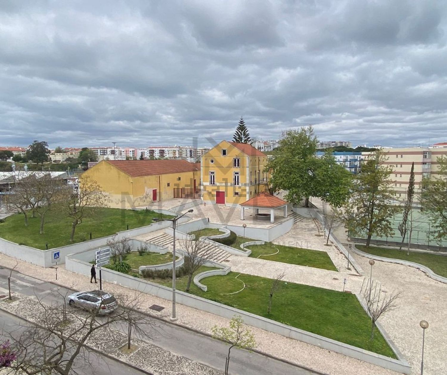 出租顶层公寓在Avenida Professor Rui Luís Gomes - 照片