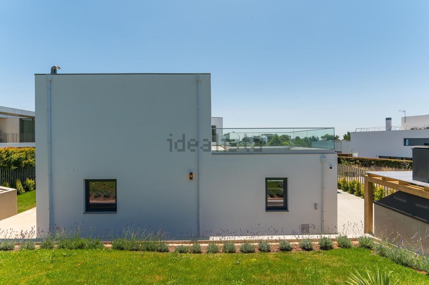 出租小楼房或独栋别墅在Rua Barruncheira - 外立面