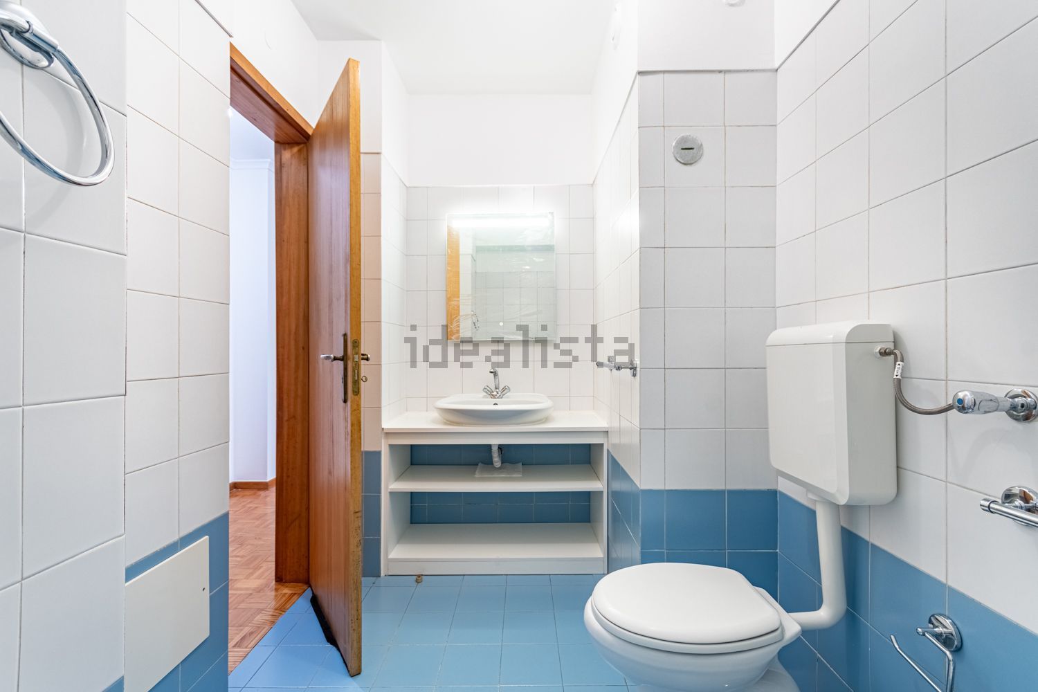 T0（单人公寓）出售在Rua dos Três Vales, 79 - 卫生间