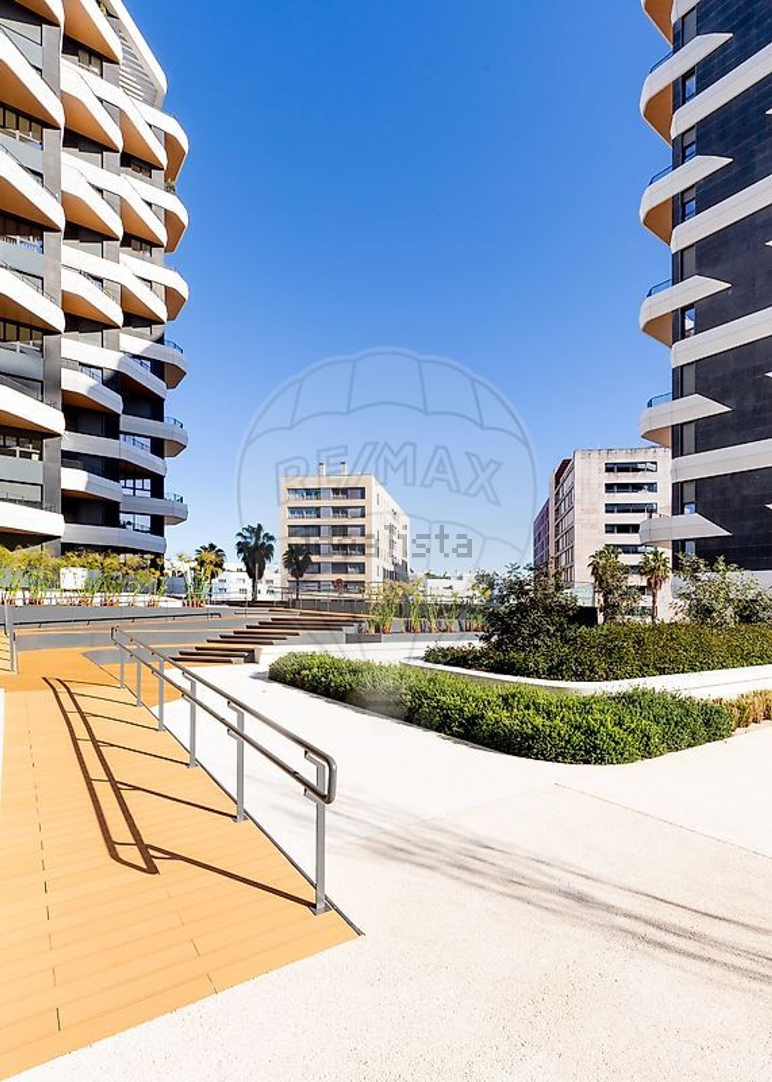 出租公寓 t2在Avenida Fernando Pessoa - 游泳池