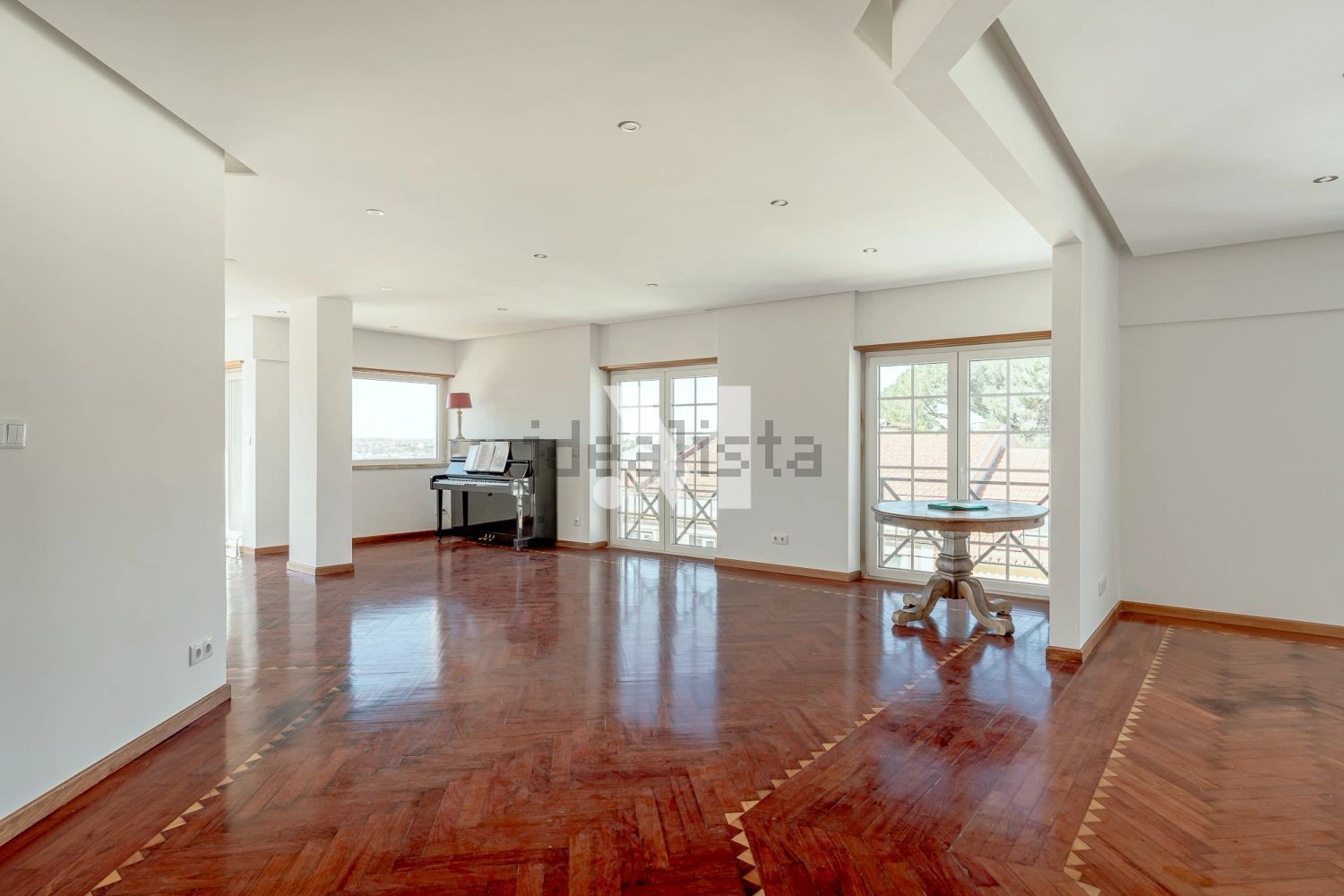 出租公寓 t4在Rua da Penha de França s/n - 客厅