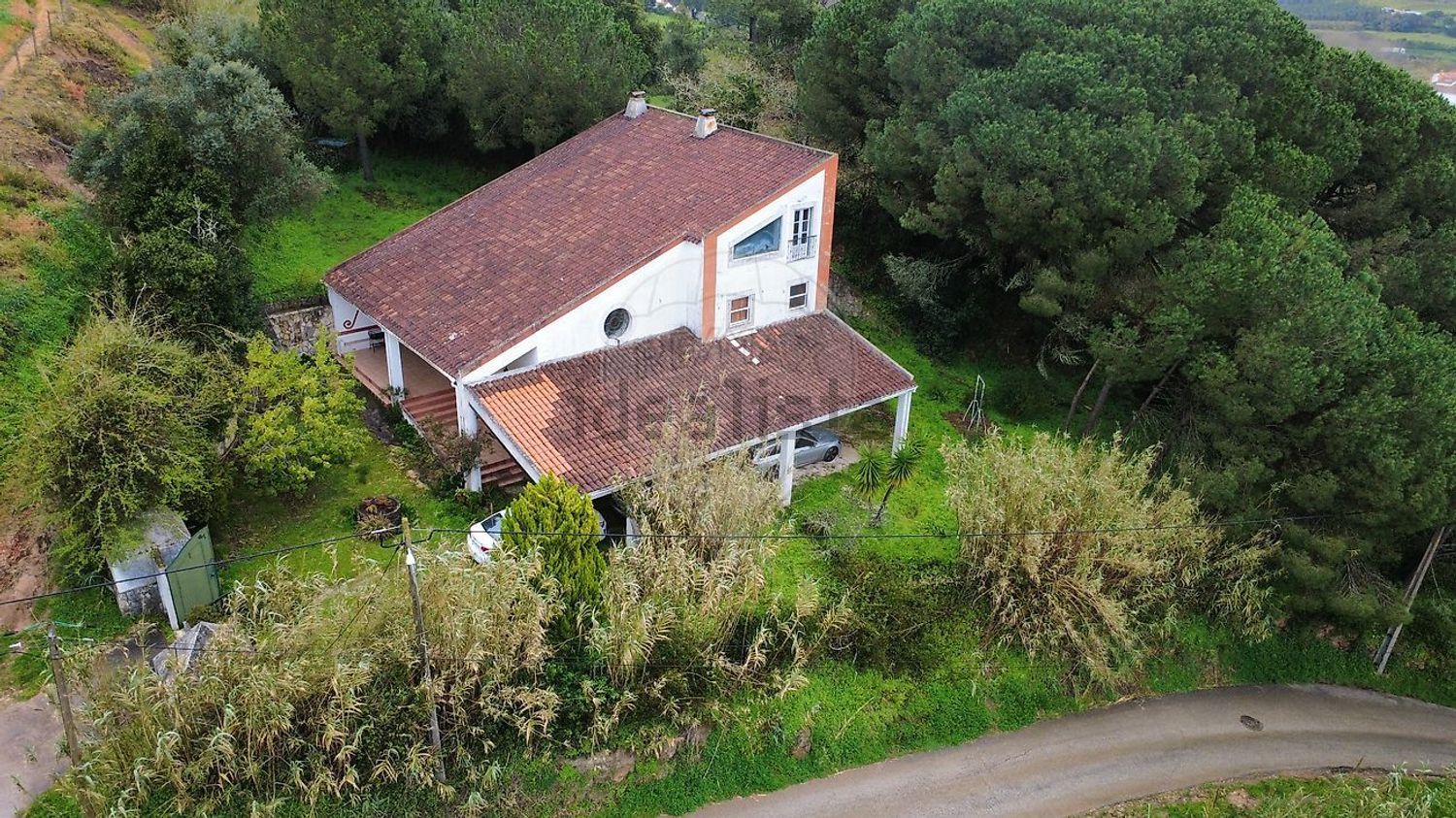 小楼房或独栋别墅出售R. da Portela - 外立面