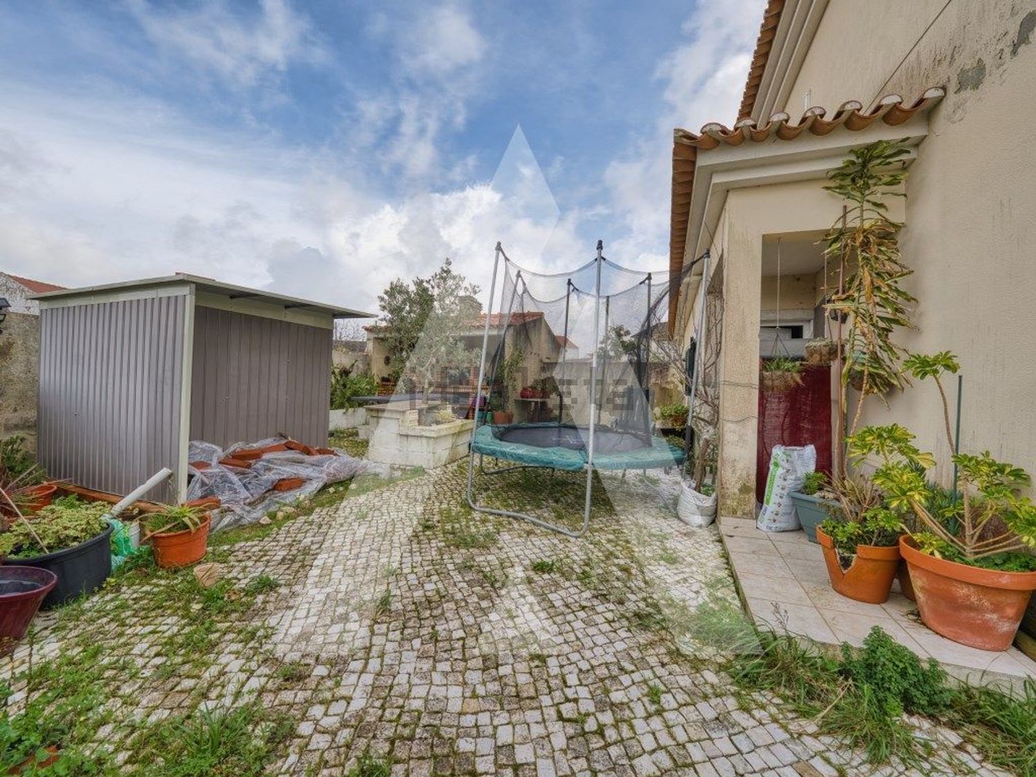 小楼房或独栋别墅出售在Lamas e Cercal - 外立面