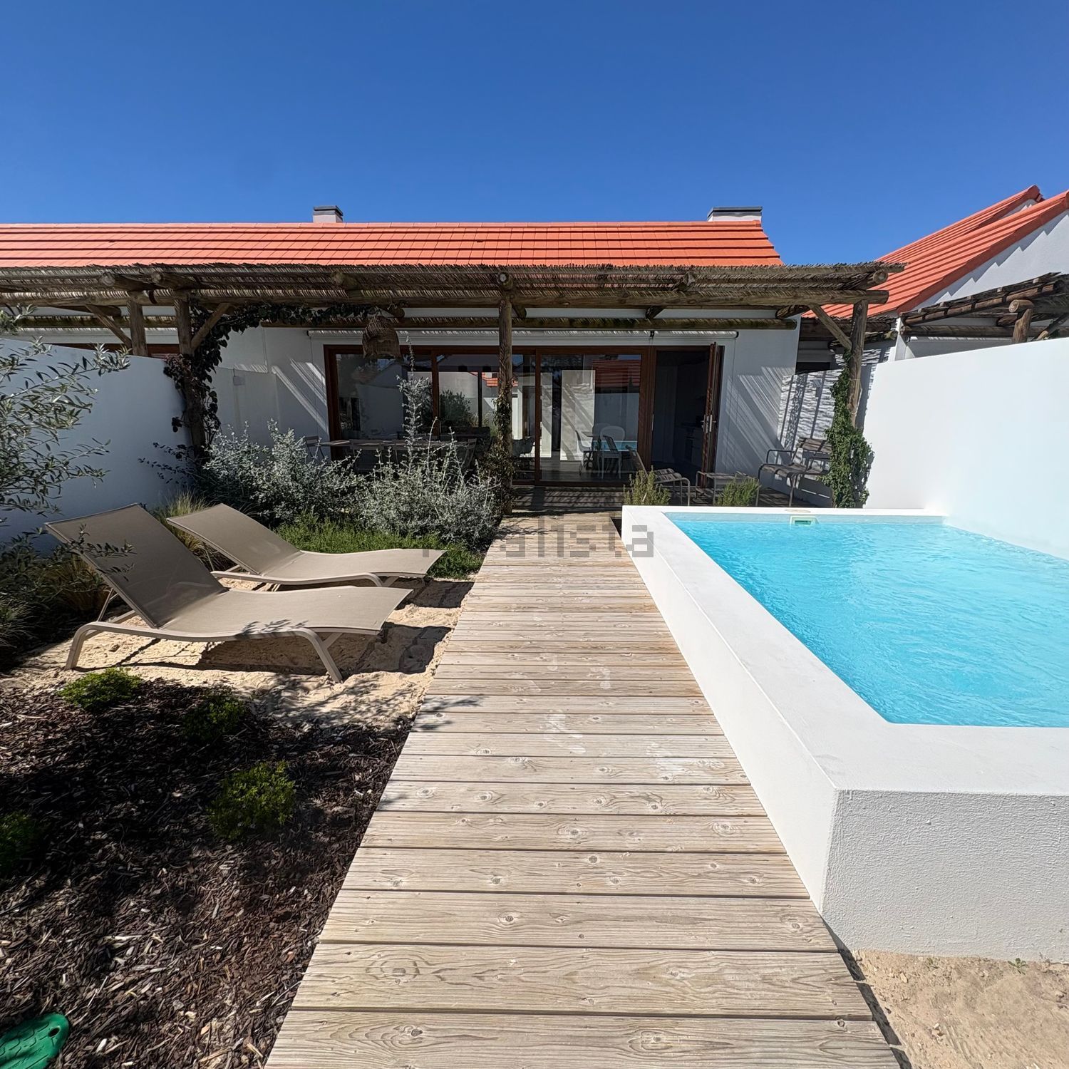 小楼房或独栋别墅出售在Rua da Eira - 游泳池