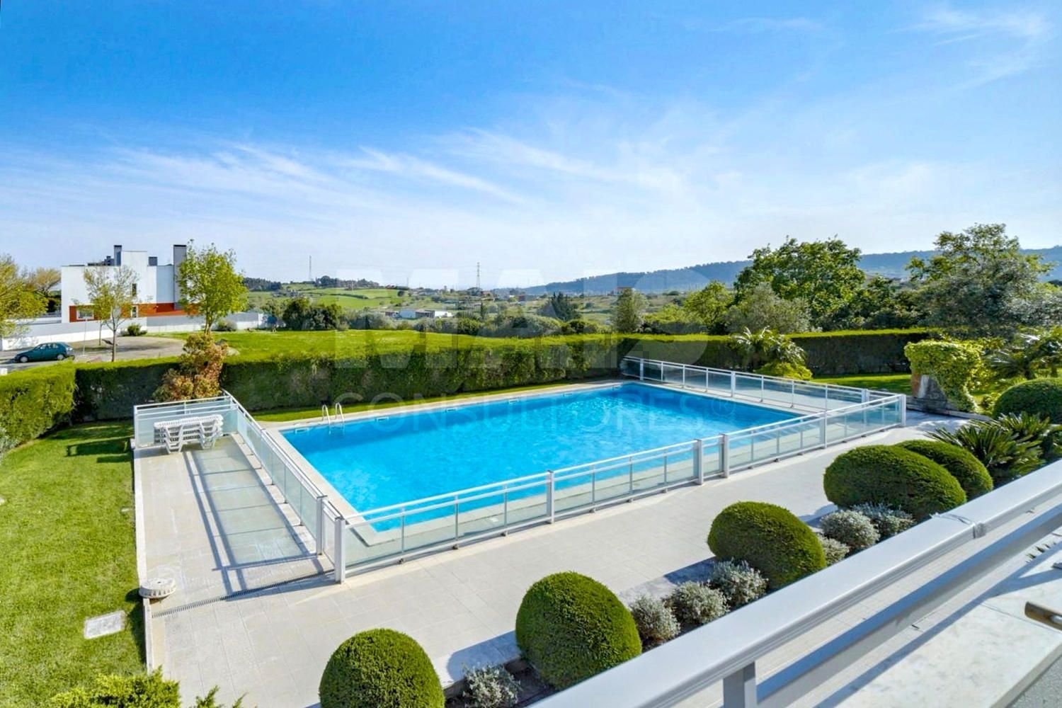 公寓 t4出售在Rua Alexandre Herculano - 游泳池