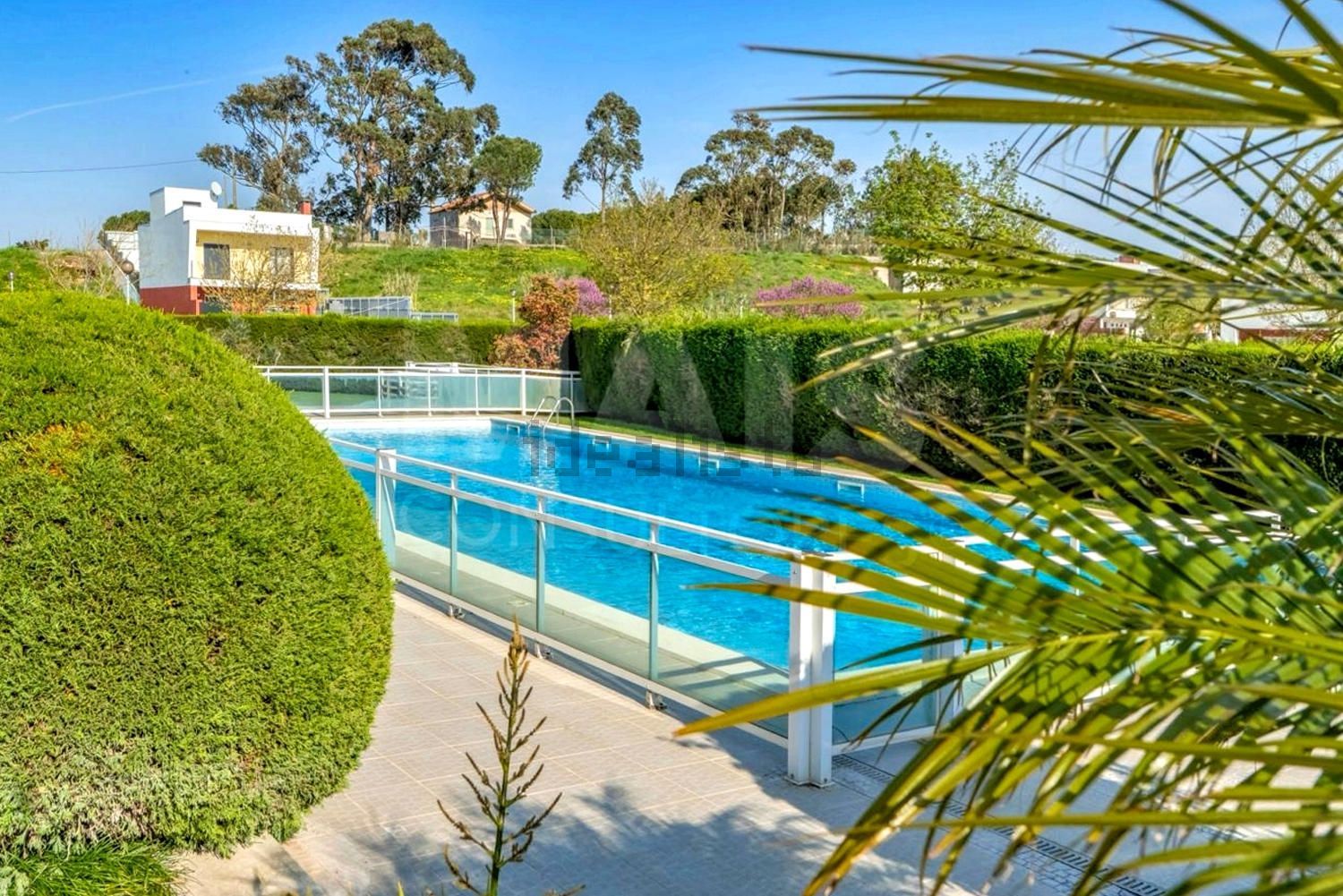 公寓 t4出售在Rua Alexandre Herculano - 游泳池