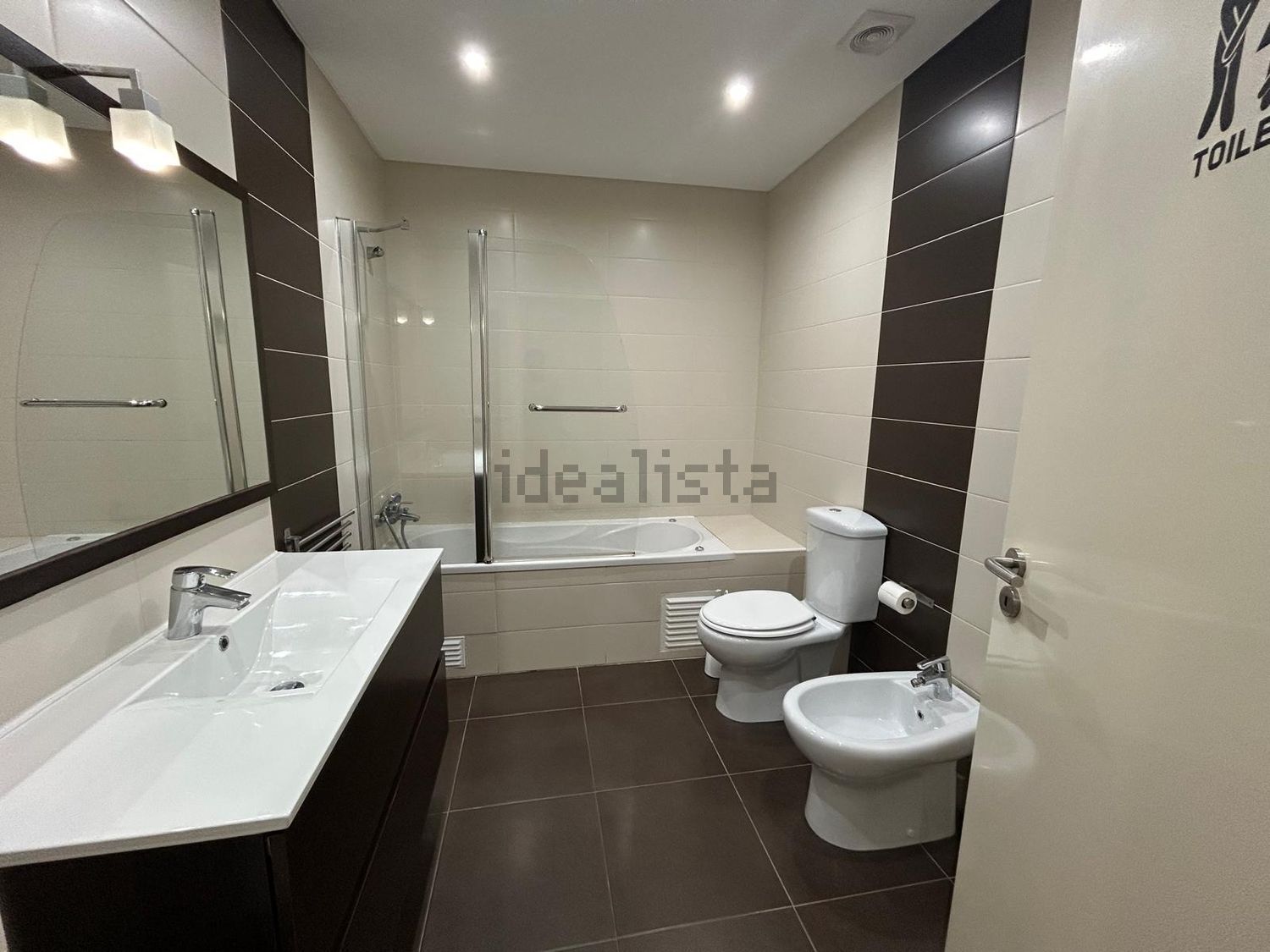 出租公寓 t2在Rua Sargento José Garcia Henriques, 6 - 卫生间