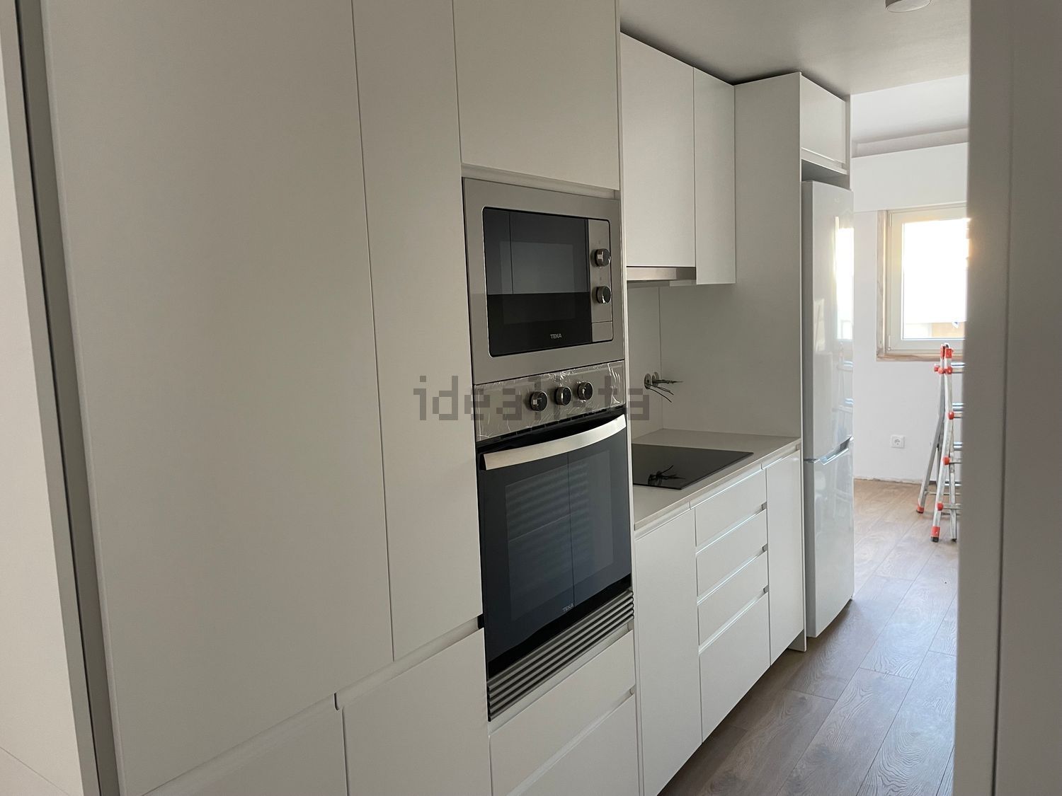 出租公寓 t2在Rua Alfredo Lopes Vilaverde, 15 - 厨房