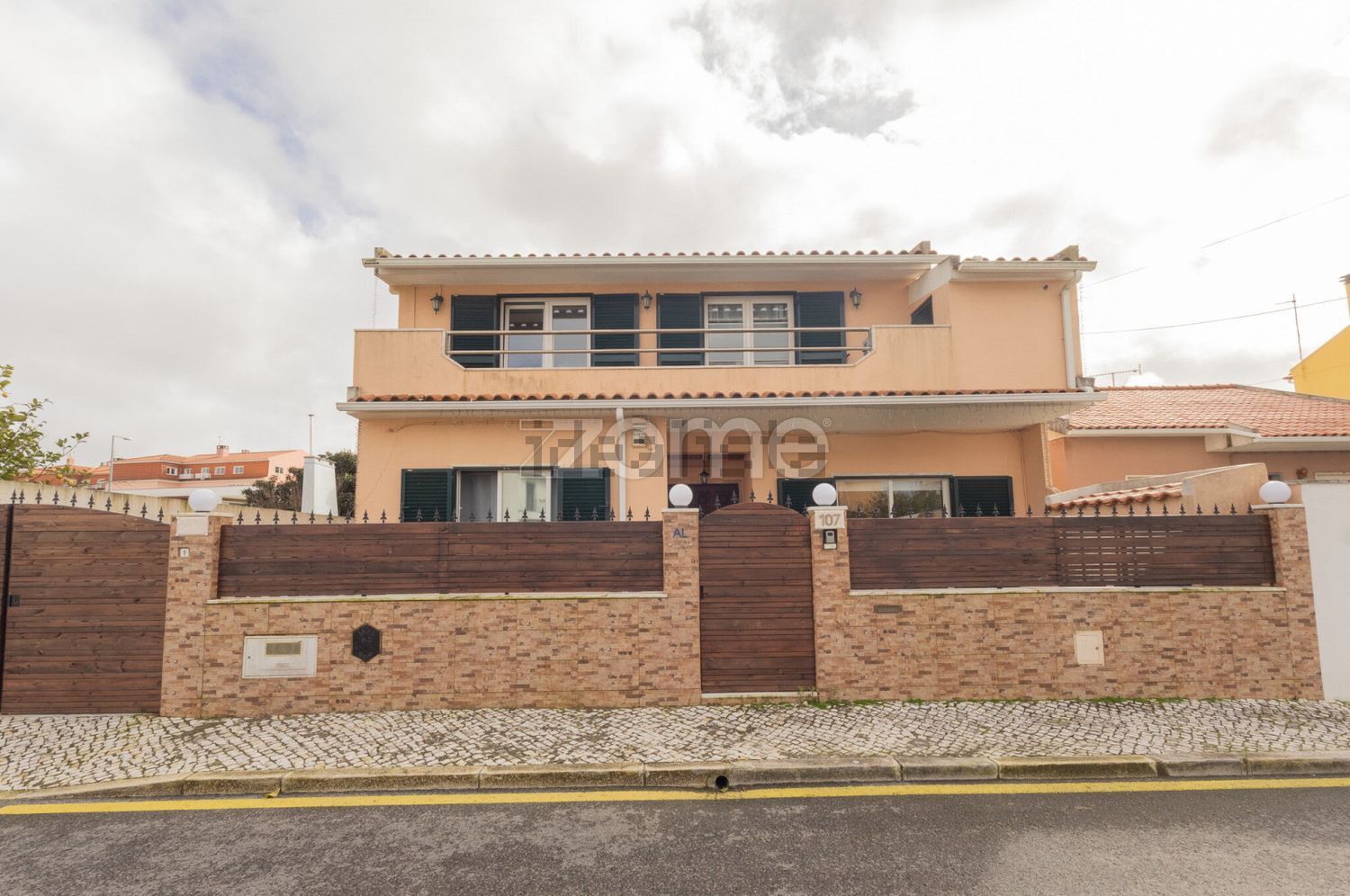 小楼房或独栋别墅出售在Rua Luís Vaz de Camões s/n - 外立面