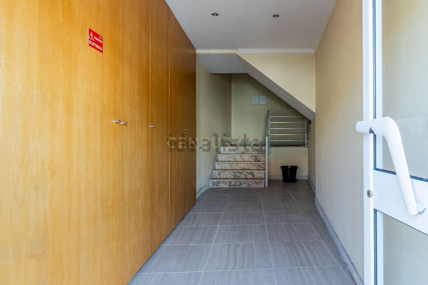 复式公寓出售在Rua Almirante Gago Coutinho, 118 - 详情