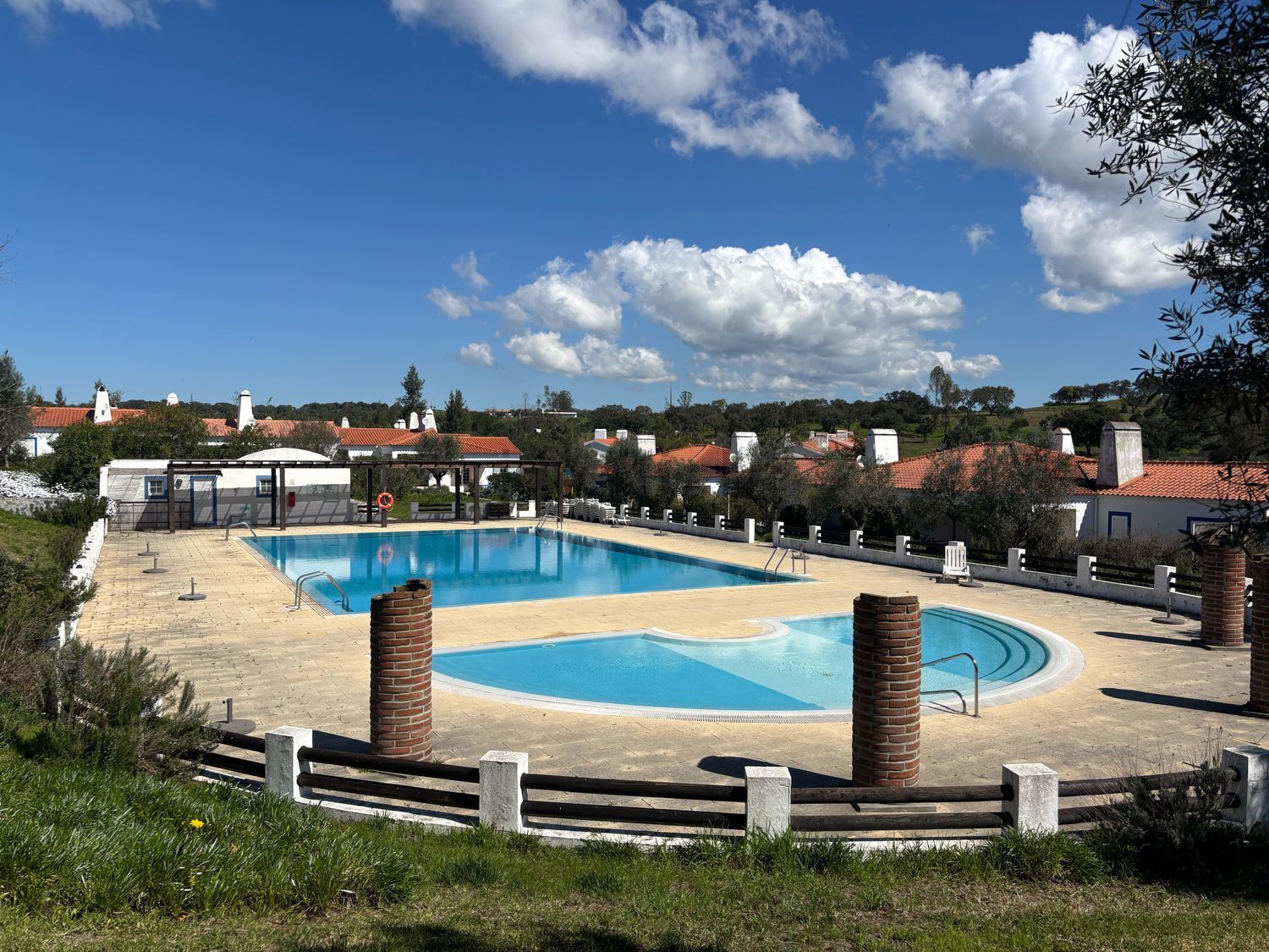 联排别墅出售在Estrada N253 s/n - 游泳池