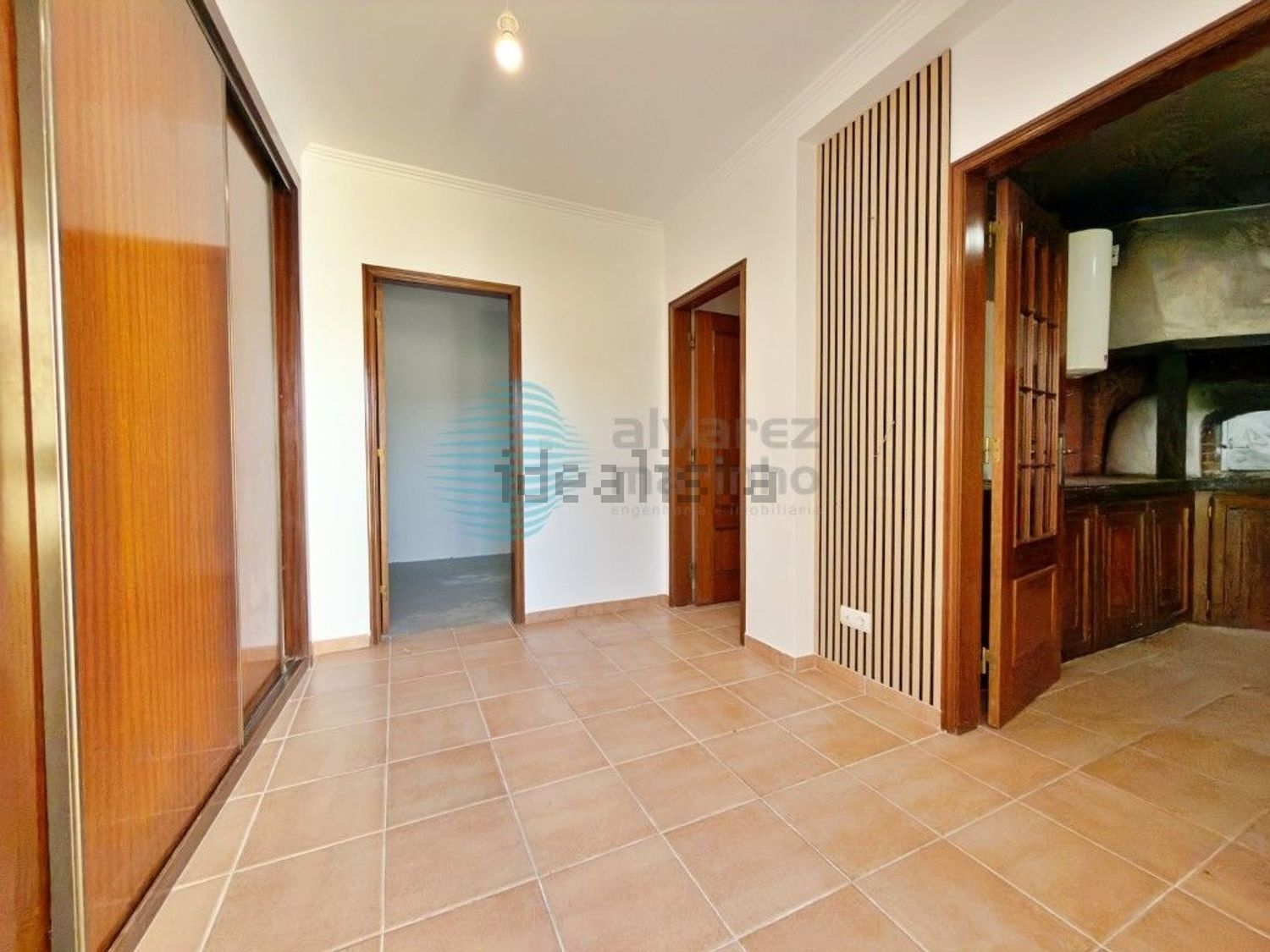 小楼房或独栋别墅出售在Rua 1° de Maio, 3 - 过道