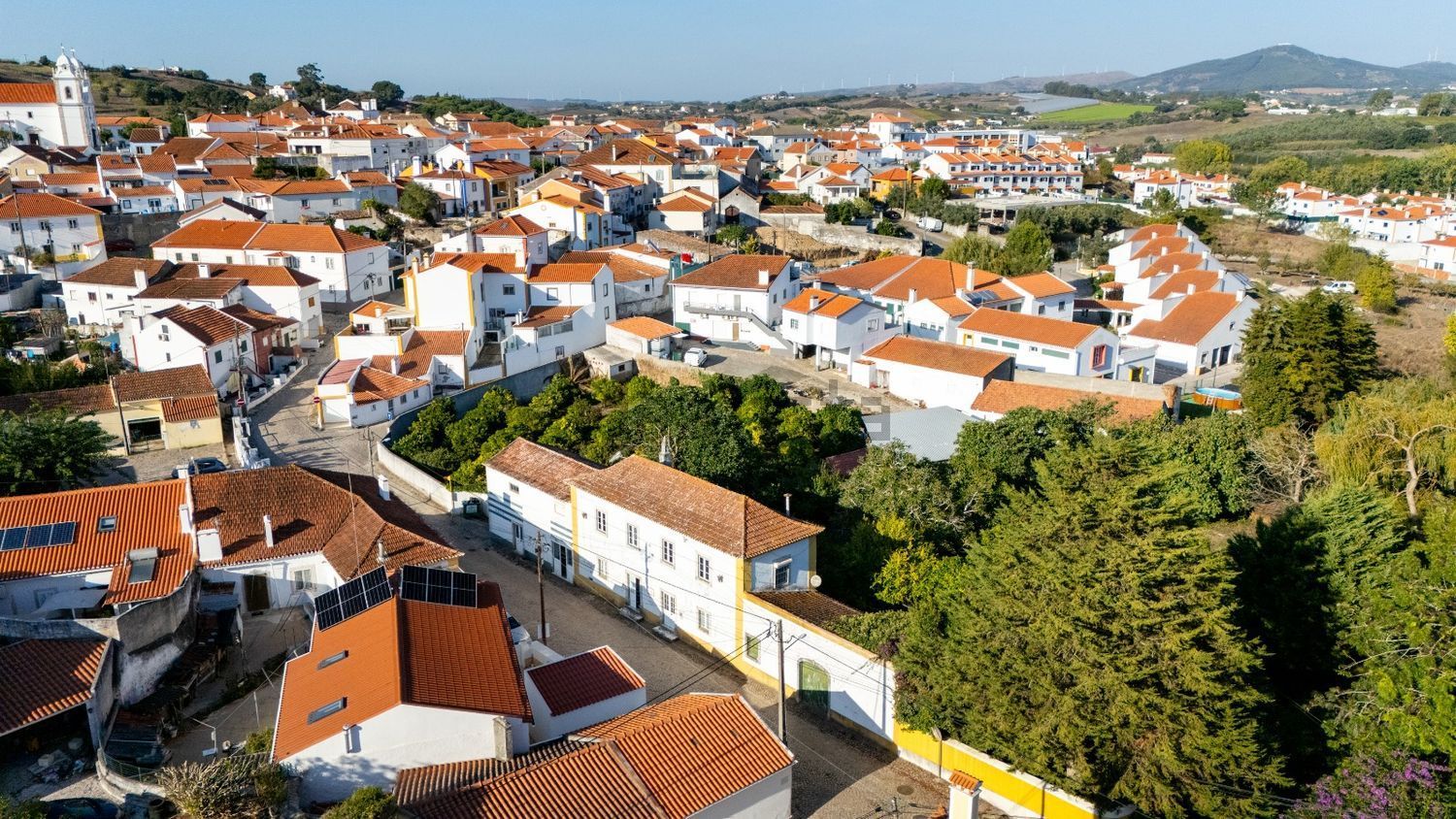 小楼房或独栋别墅出售在Rua Direita - 视线