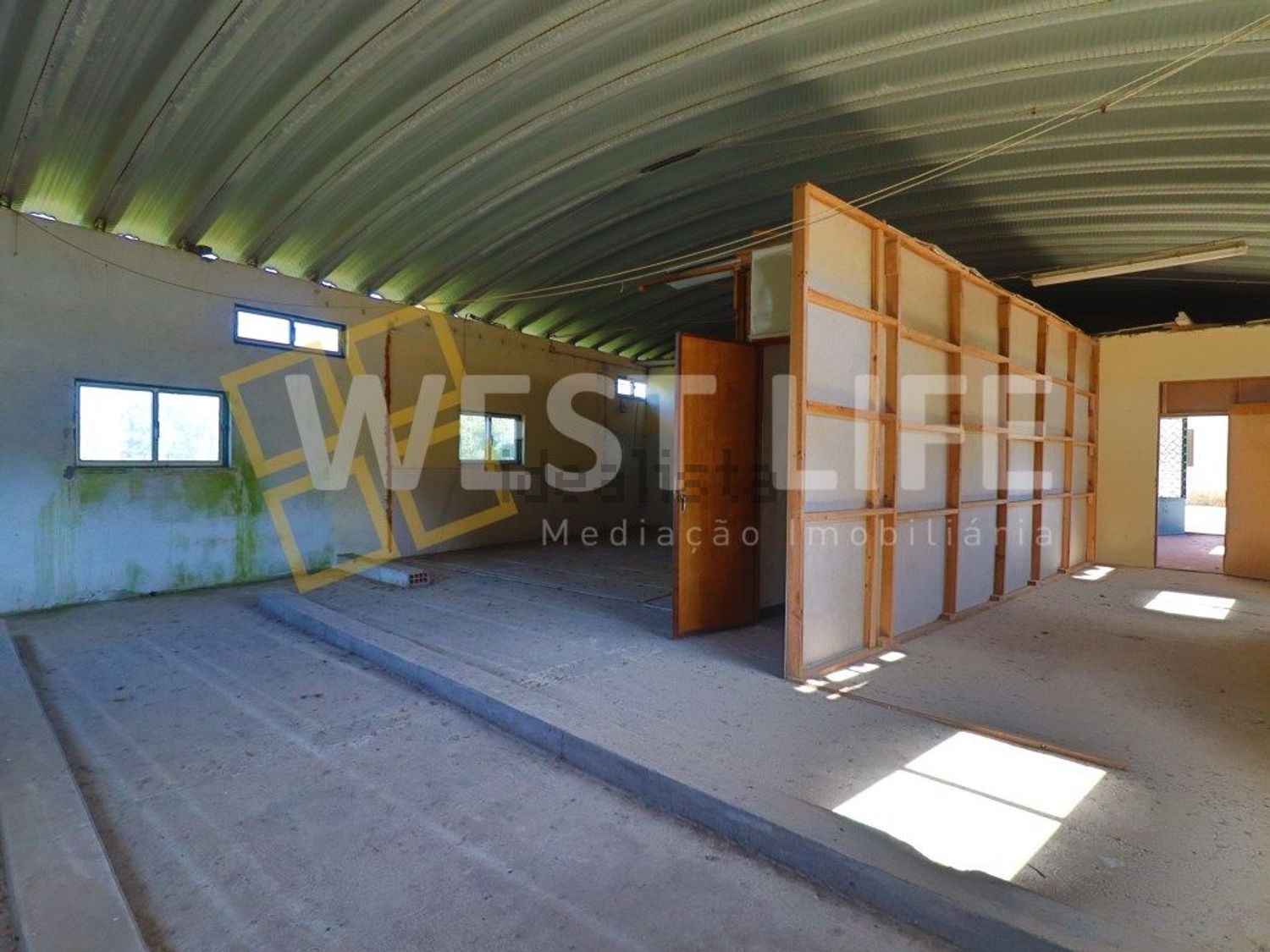 小楼房或独栋别墅出售在Venda do Pinheiro e Santo Estêvão das Galés - 照片