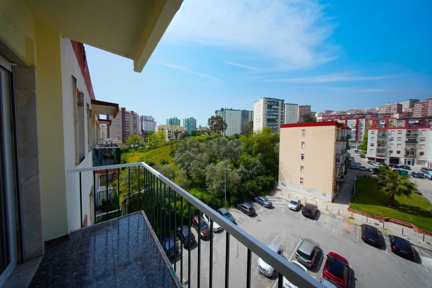 公寓 t3出售在Santo António dos Cavaleiros e Frielas - 阳台