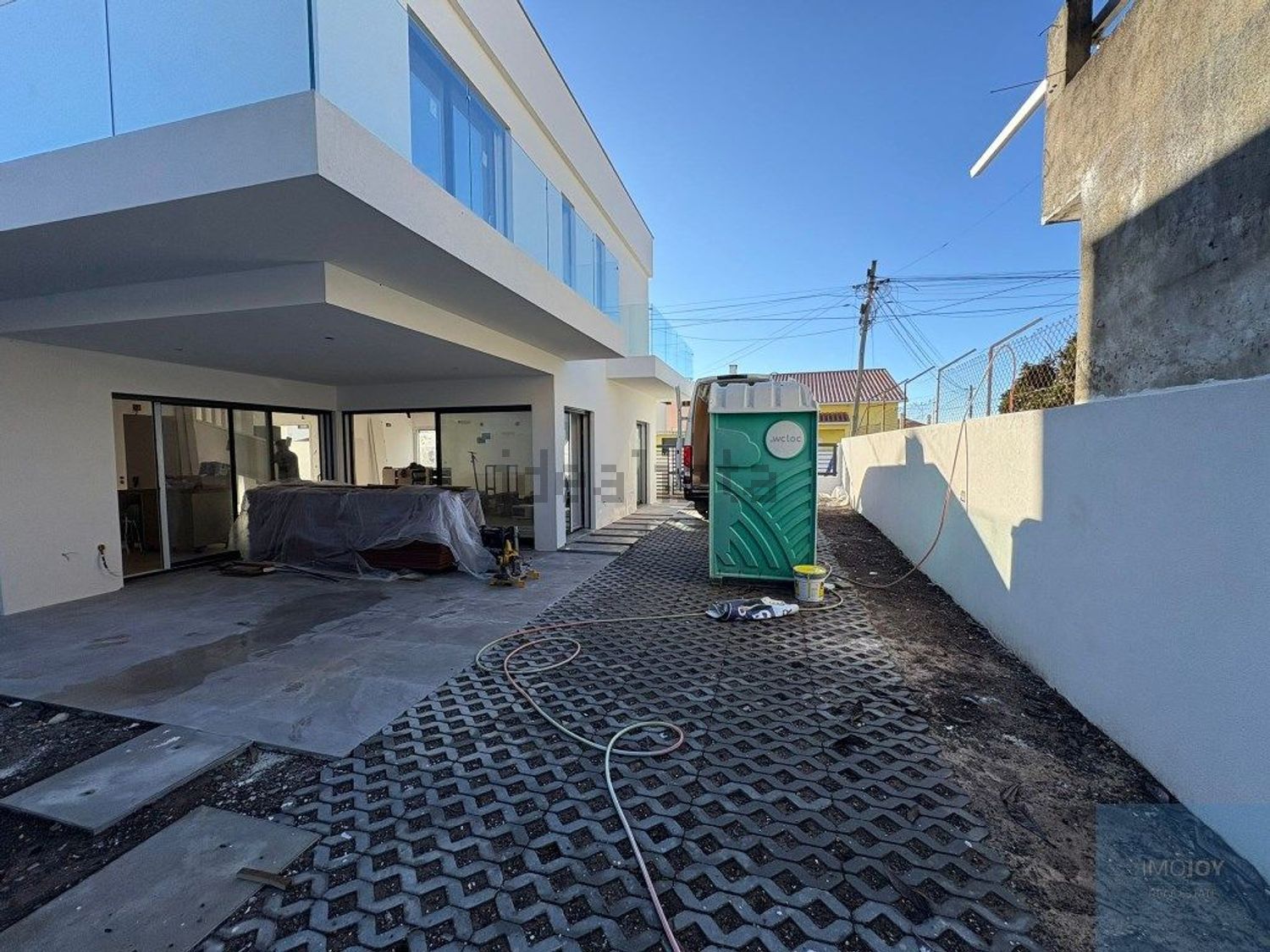 小楼房或独栋别墅出售在Rua Nuno Miguel Rodrigues - 外立面