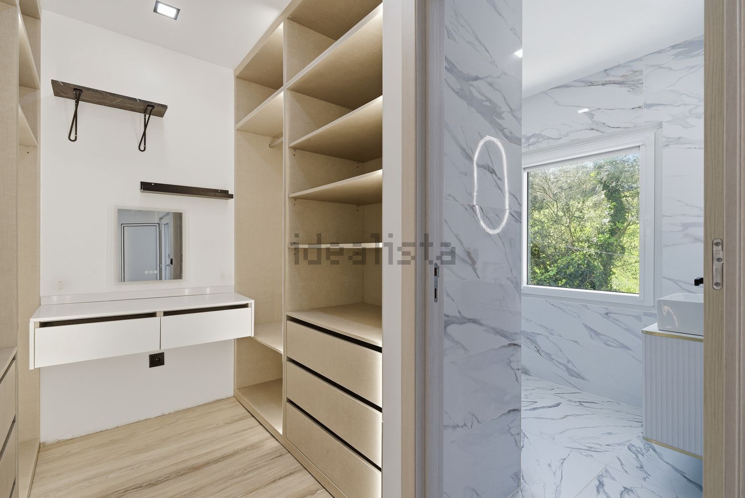 联排别墅出售在Rua da Arieira, 20 - 试衣间