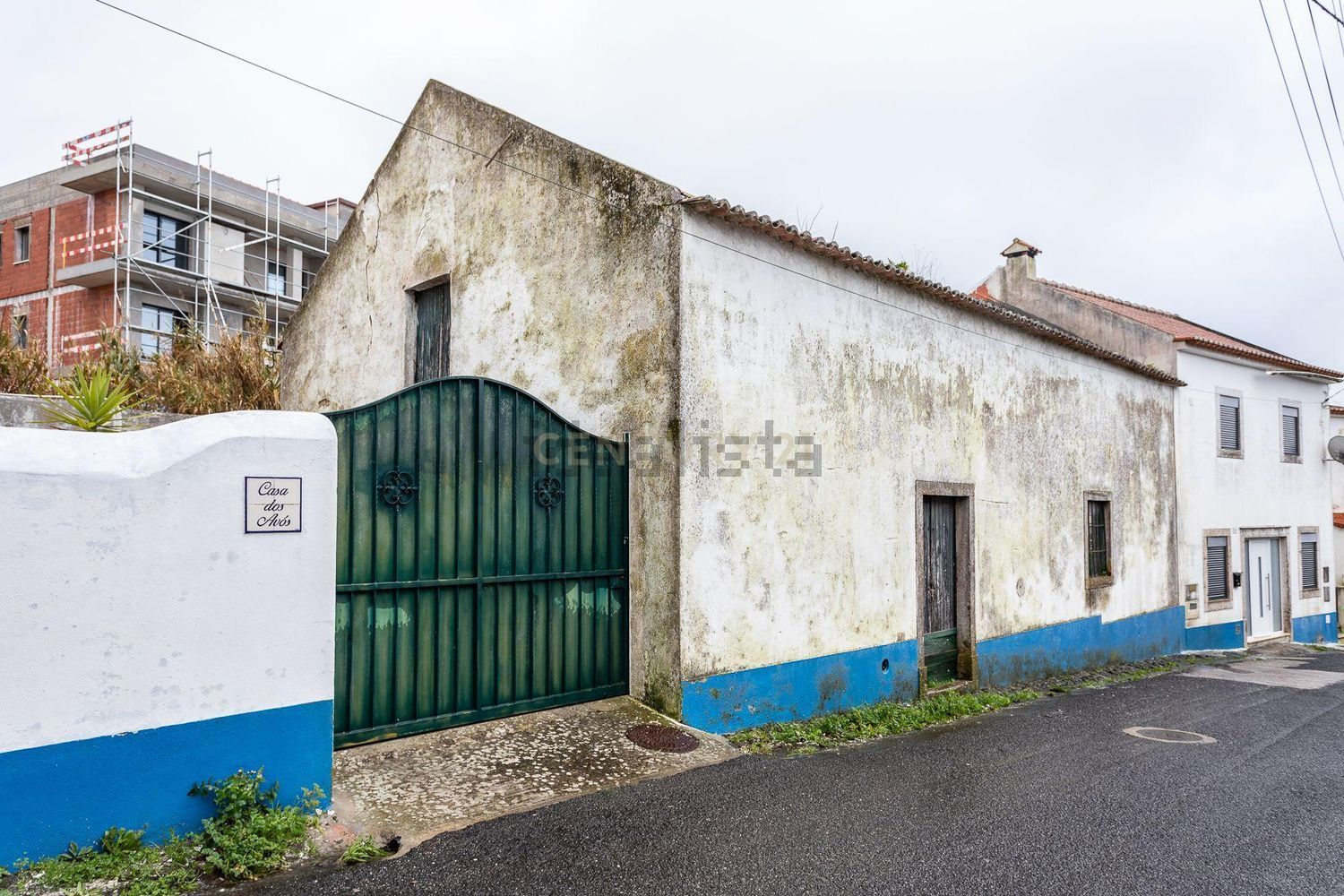 小楼房或独栋别墅出售在Rua Nossa Senhora dos Remédios, 32 - 外立面