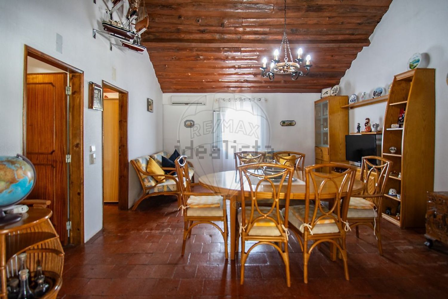 小楼房或独栋别墅出售Er261 - 客厅