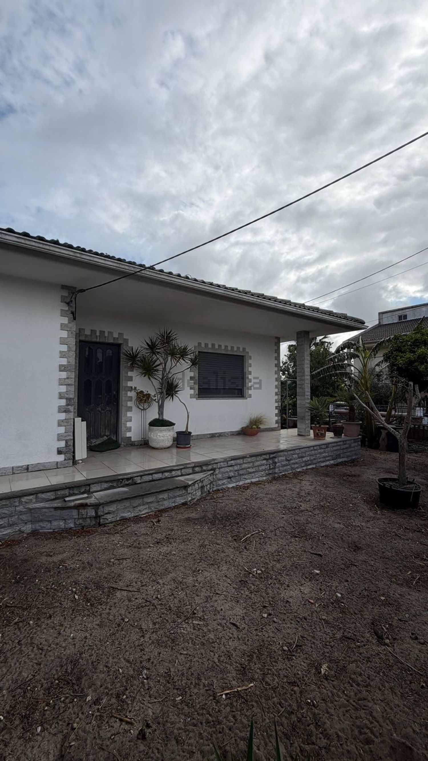 小楼房或独栋别墅出售在Rua das Rosas - 外立面