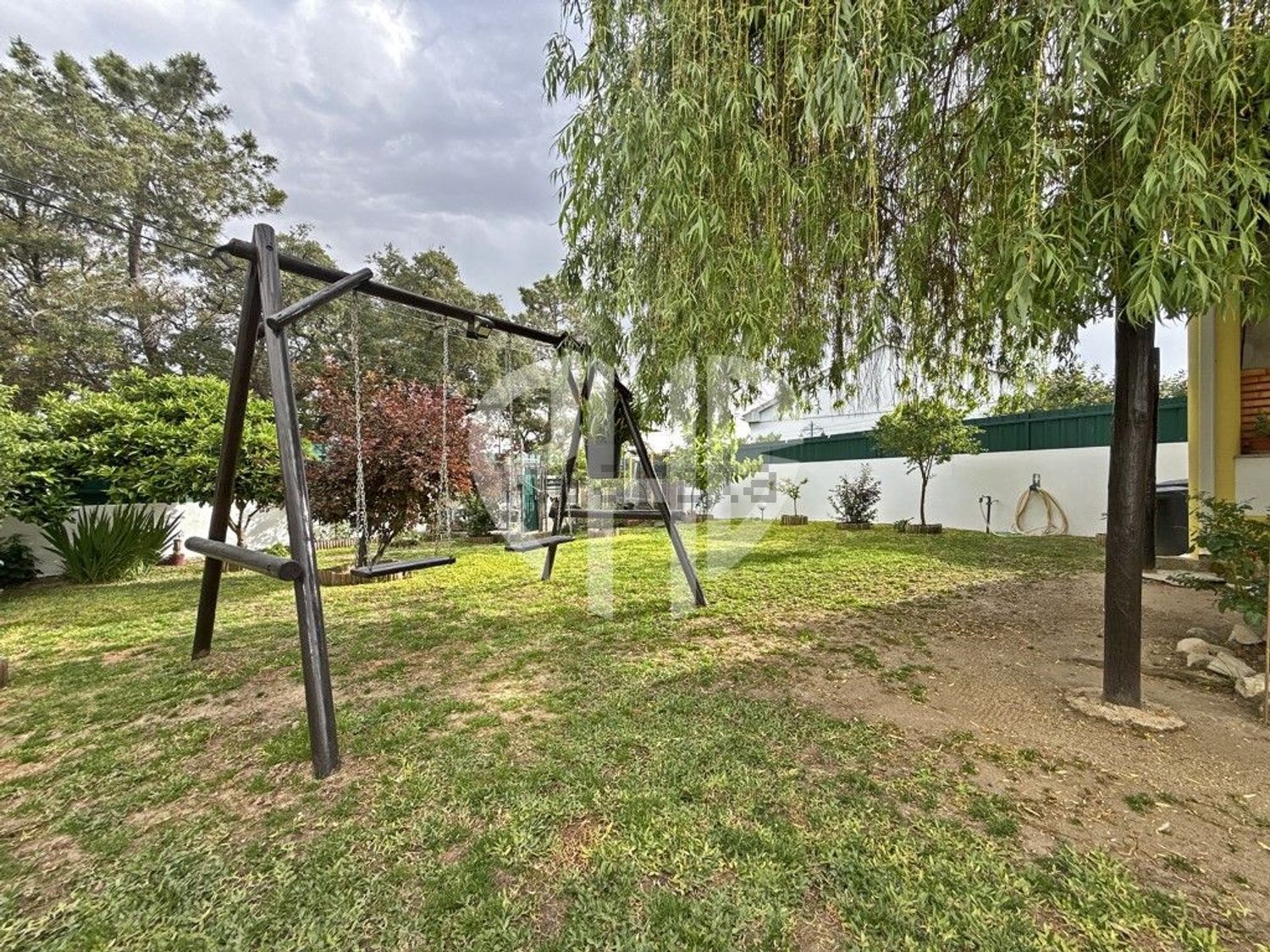 小楼房或独栋别墅出售Cm1029 - 花园