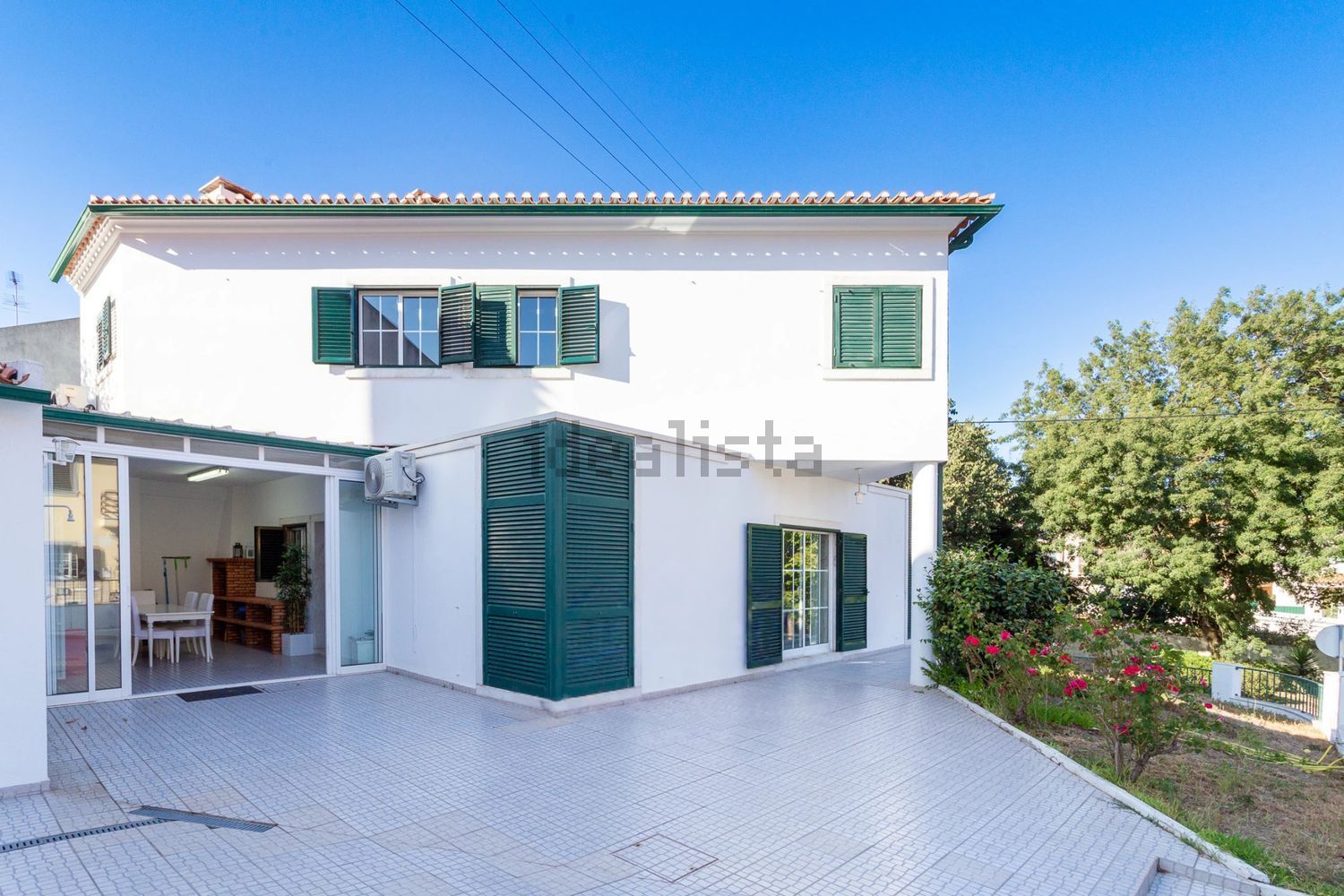 小楼房或独栋别墅出售在Rua do Alecrim - 外立面