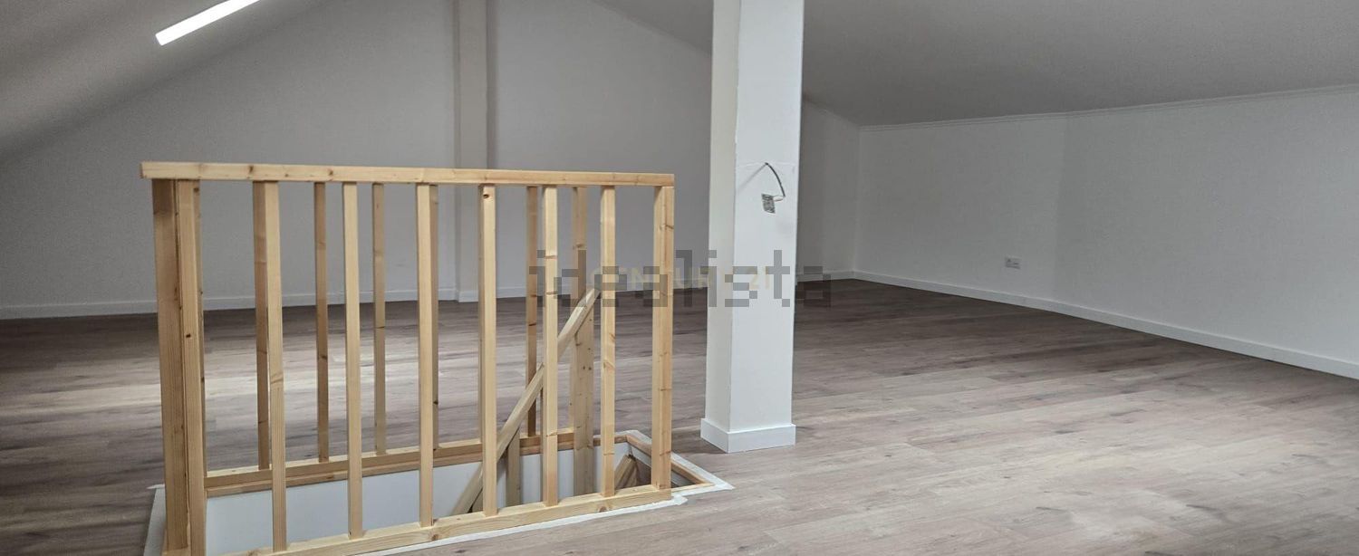 小楼房或独栋别墅出售在Rua José Augusto Braancamp, 25 - 详情