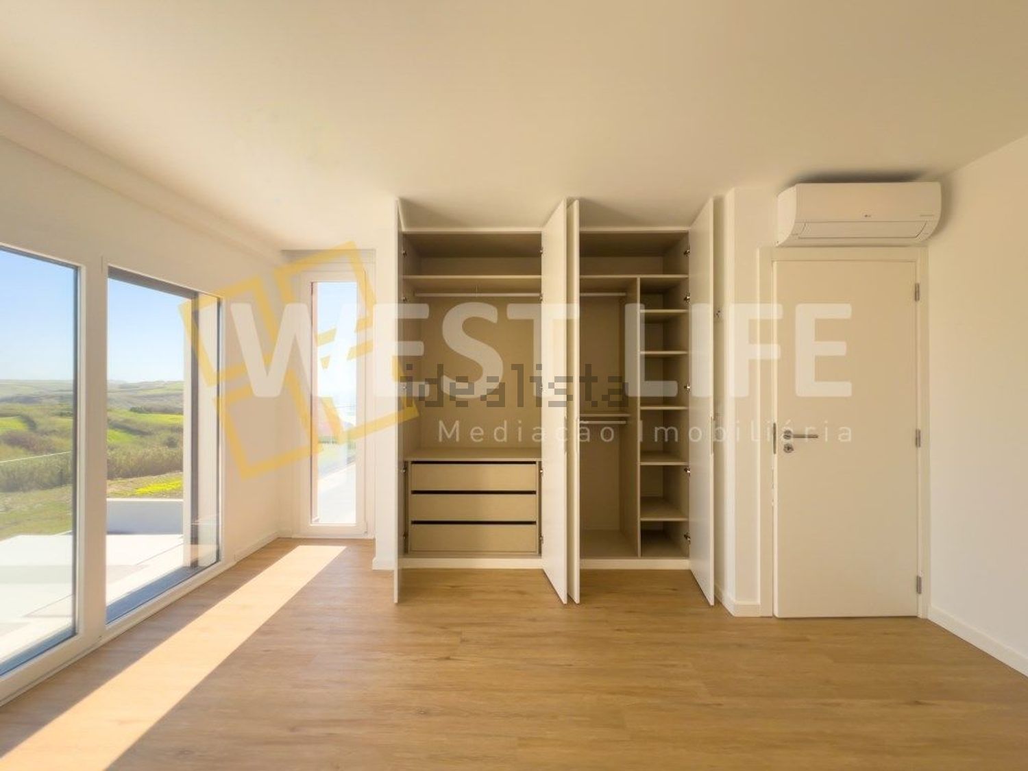 小楼房或独栋别墅出售在São Pedro da Cadeira - 试衣间