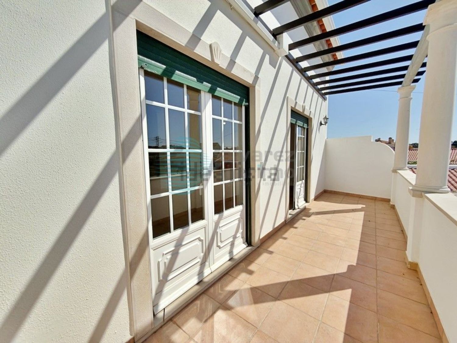 小楼房或独栋别墅出售在Rua 1° de Maio, 3 - 阳台